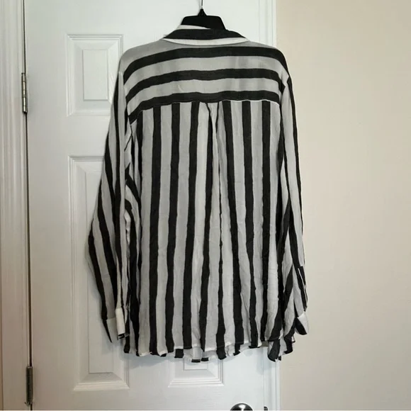 BP Women’s Blouse 4X Button Black and White Striped Button Down Viscose NWT - Picture 3 of 10
